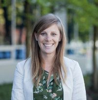 Dr. Alison Walzak, Internal Medicine Physician