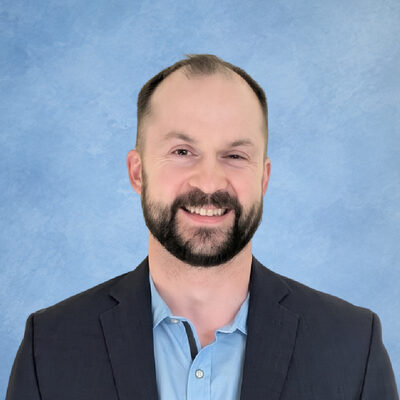 Dr. Daniel Esau, Internal Medicine Physician